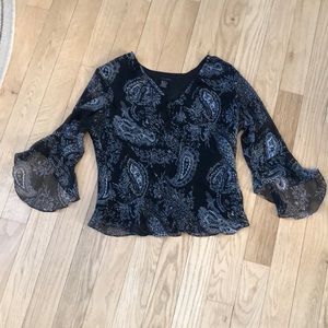 Anne Carson Black & White Beaded Paisley Sheer sleeve top w/tie Size L